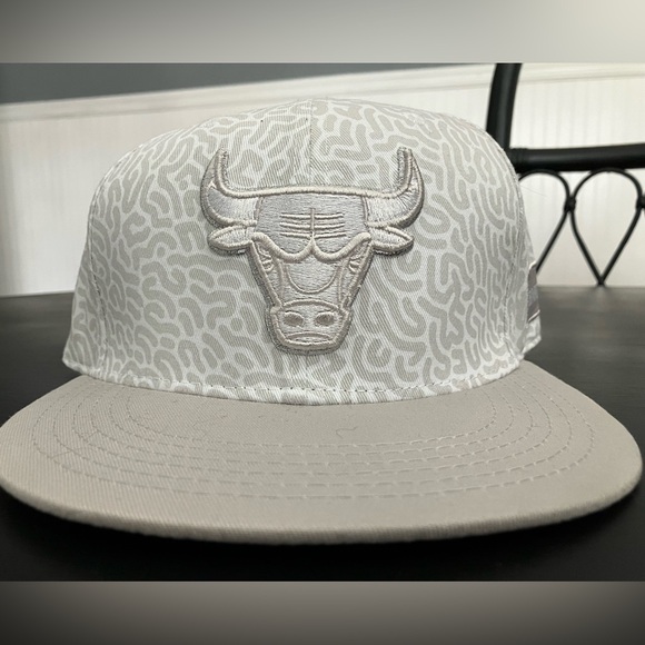 Lot of 5 Chicago Bulls SnapBack Caps Hats! Mitchell + Ness New Era Jordan Nike - Picture 12 of 16